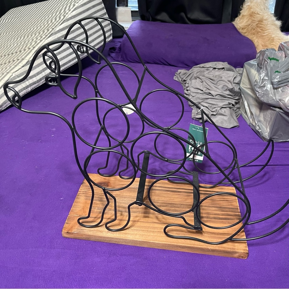 BNWT Dog Wine Bottle Rack Display Holder Labrador Retreiver Doggo Good Boi